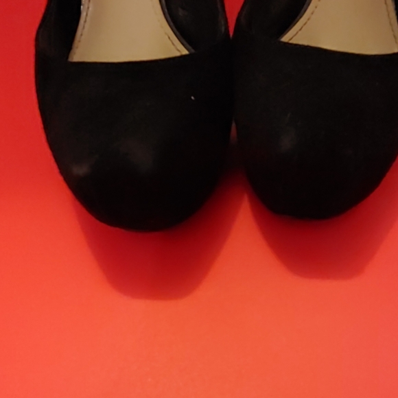 Black Guess Heels - Picture 2 of 3